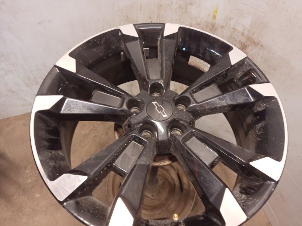 OEM 19x7.5 Double Spoke Machined Black Alloy Wheel for 2025 Chevrolet Equinox