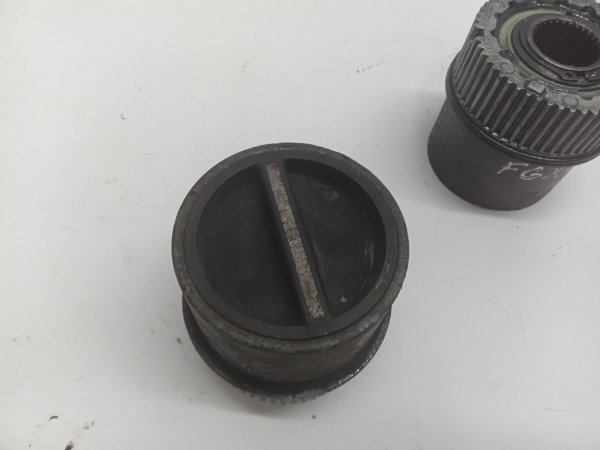 2000, 2001, 2002, 2003, 2004, 2005 Ford Excursion Manual Locking Hub Kit (OEM)