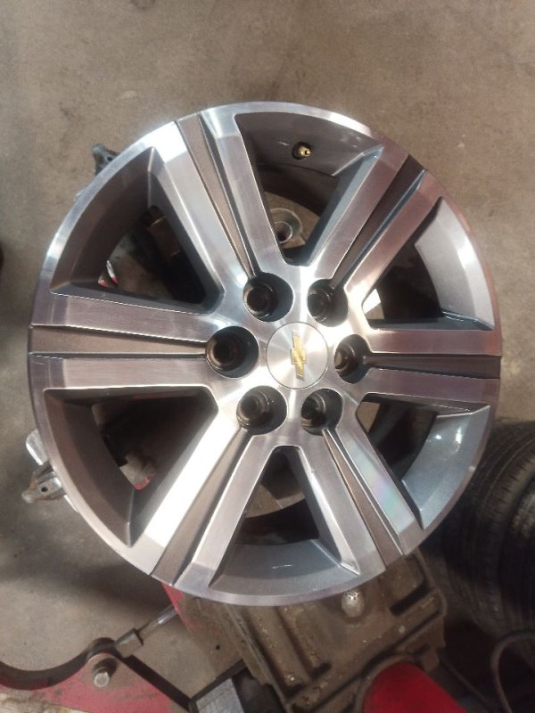 OEM 18x7.5 6-Spoke Machined Charcoal Alloy Wheel for 2015, 2016, 2017 Chevrolet