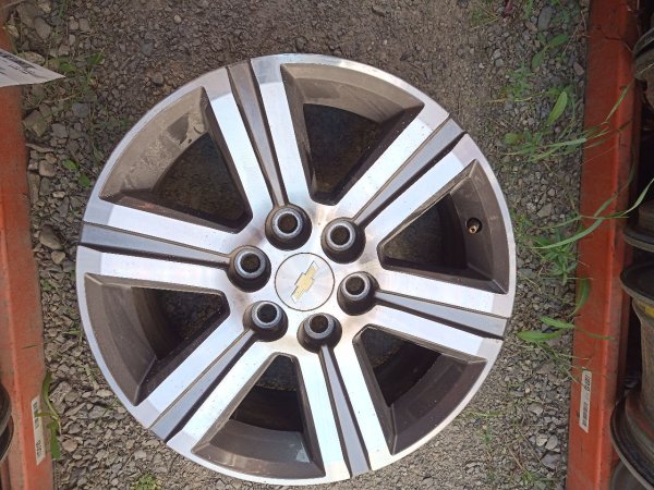 OEM 18x7.5 6-Spoke Machined Charcoal Alloy Wheel for 2015, 2016, 2017 Chevrolet