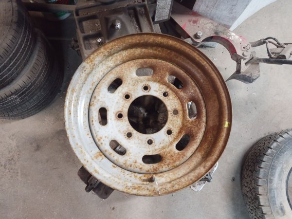 OEM 16-Inch 8-Slot Steel Wheel for 1999, 2000, 2001, 2002, 2003, 2004, 2005 Ford