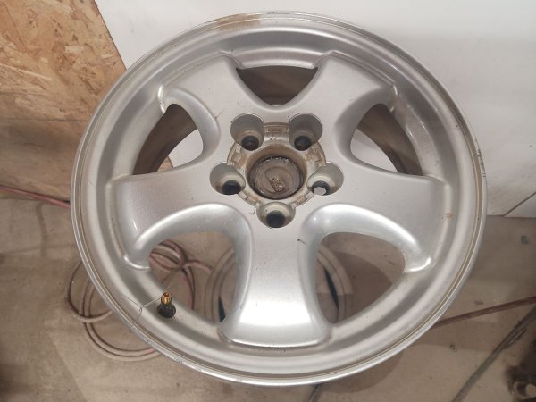 OEM 17x7 5-Spoke Sparkle Silver Alloy Wheel for 2003, 2004, 2005, 2006, 2007 Ford Taurus